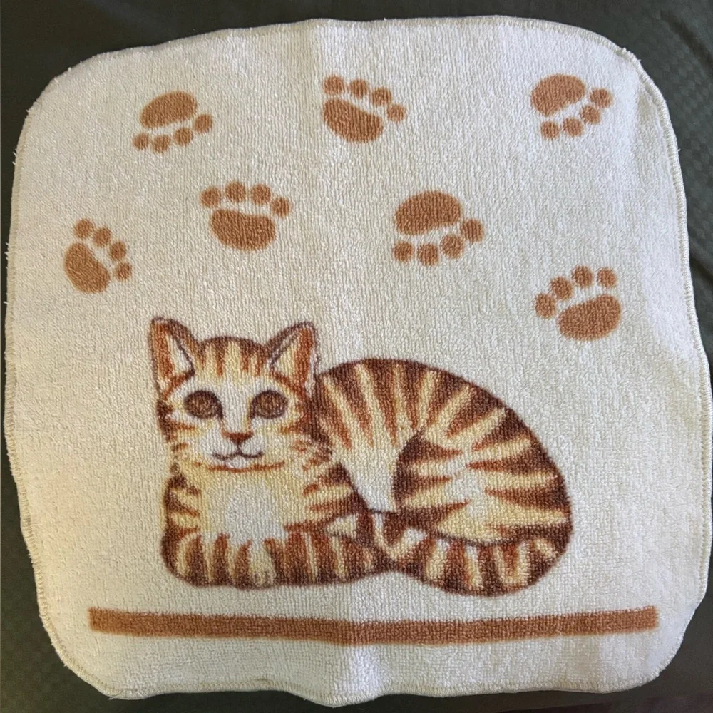 Vintage Bath Towel & Wash Cloth with Cat Design